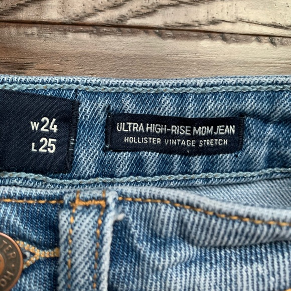 Hollister Ultra high rise mom jeans - Picture 2 of 8